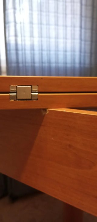Mesa de comedor de madera