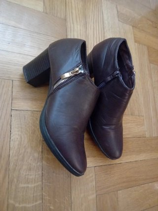 Botines marrones talla 39