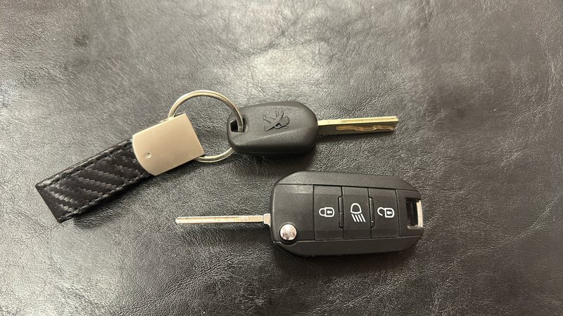 Peugeot 2008 2023, foto 18
