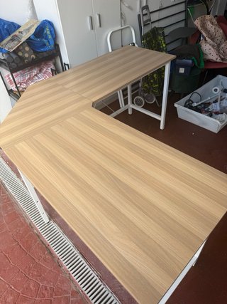 Mesa de oficina con ala