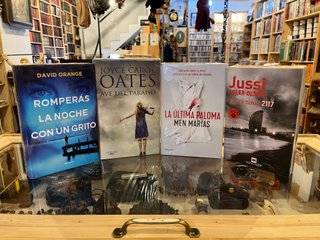 Novela policiaca. Varios precios.