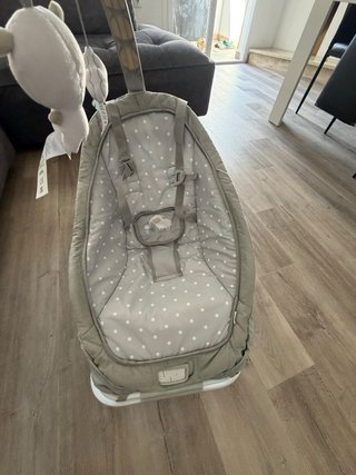 Mecedora para bebé gris