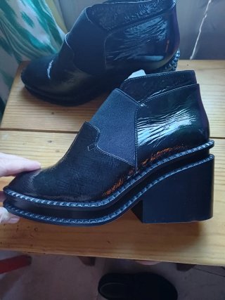 Botines charol plisado Clergerie negros
