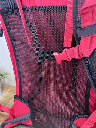 Quechua Forclaz 30 Air + grigio-rosa