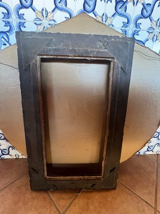 Moldura antiga trabalhada preta