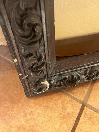 Moldura antiga trabalhada preta