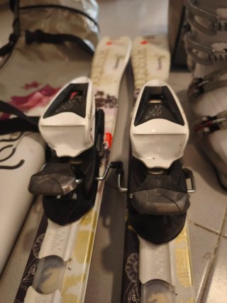 Conjunto Skis Rossignol con Botas y Bastones