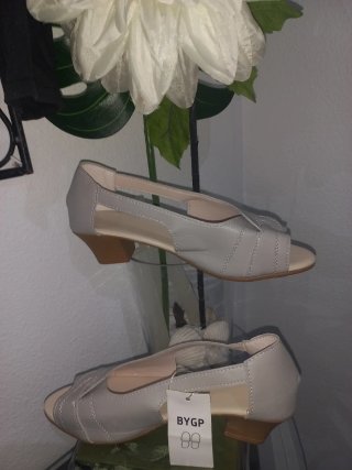 Sandalias grises BYGP