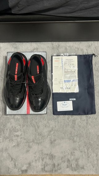 Zapatillas Prada Negras y Rojas