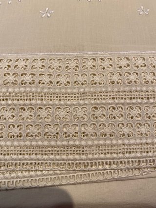 Juego Sábana y Almohada Beige Bordada 150