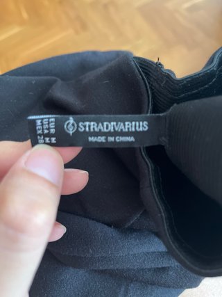 Falda tubo negra Stradivarius