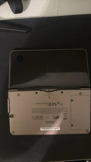 Nintendo DSi XL Negra + 4 Juegos