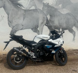 Hyosung GT-R 125 Sportbike