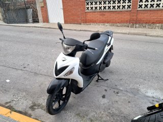 Suzuki Sixteen 125 Scooter