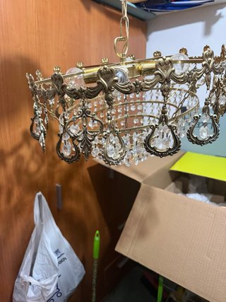 Lámpara de techo dorada con cristales