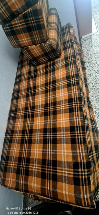 Cama/sofá con colchón de látex