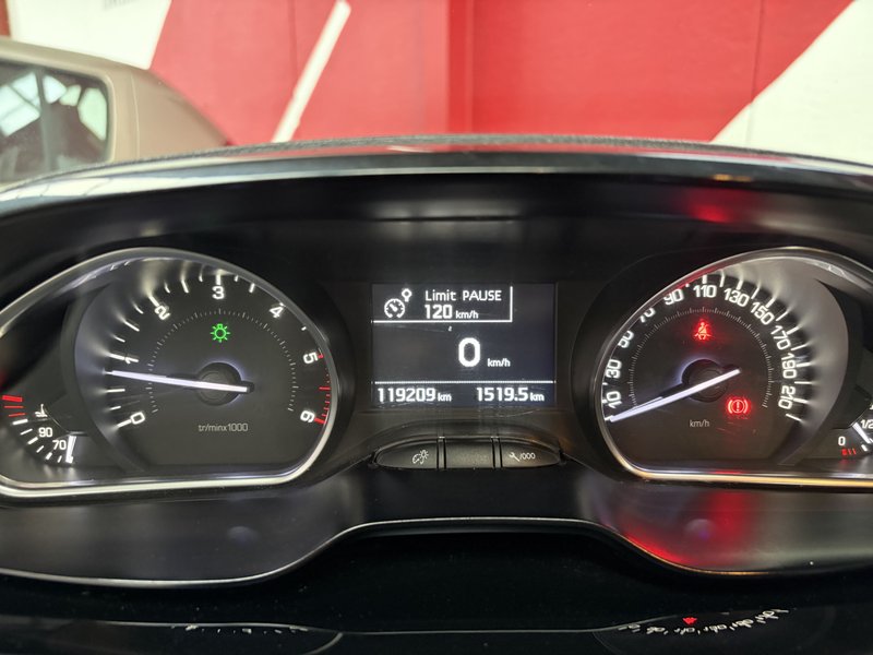 Peugeot 2008 1.6 BlueHDI Allure 2016, foto 11