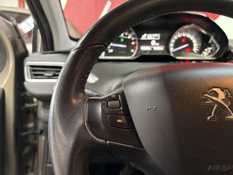 Peugeot 2008 1.6 BlueHDI Allure 2016, foto 10