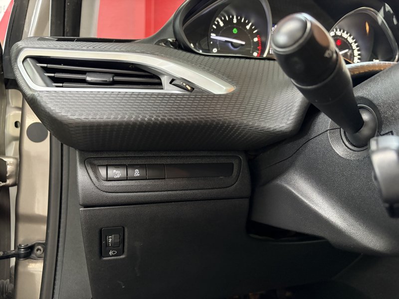Peugeot 2008 1.6 BlueHDI Allure 2016, foto 9
