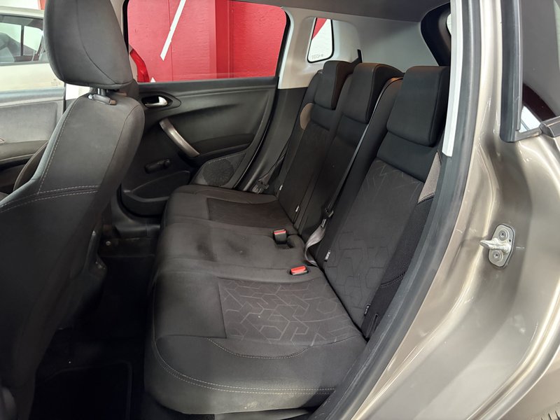 Peugeot 2008 1.6 BlueHDI Allure 2016, foto 18