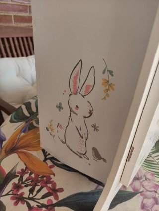 Armadio per bambini decorato con uccelli