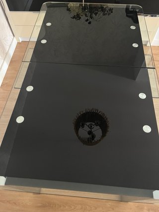 Mesa de comedor extensible cristal negra, patas