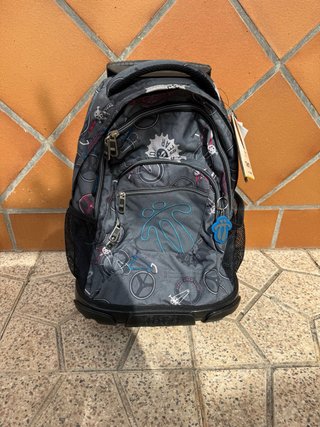 Mochila Totto con ruedas y diseño de bicicletas