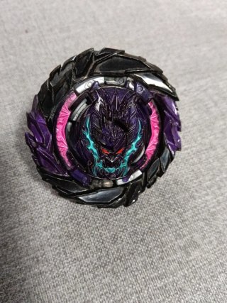 Peonza de batalla morada y negra