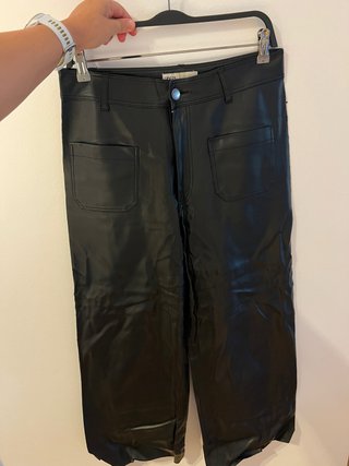 Pantalones Zara efecto piel negros