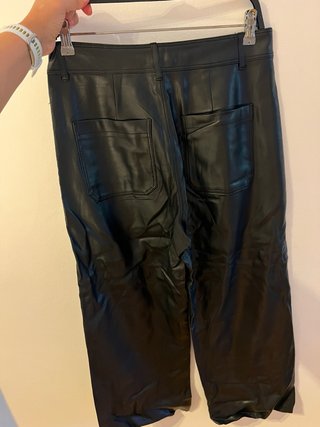 Pantalones Zara efecto piel negros