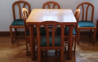 Mesa de comedor y 6 sillas de madera