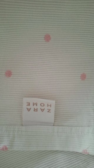 Colcha Zara Home puntos rosas
