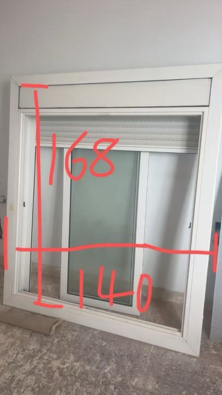 Ventana corredera con persiana eléctrica