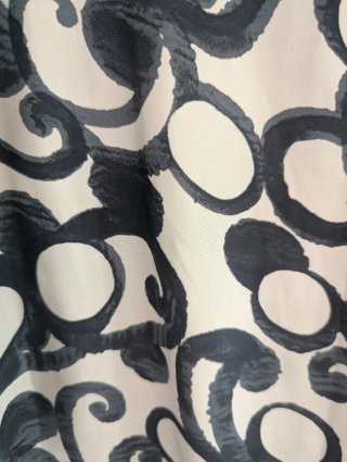 Vestido Benetton Preto e Branco Padrão Abstrato