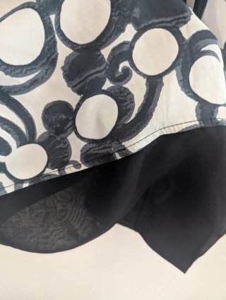 Vestido Benetton Preto e Branco Padrão Abstrato