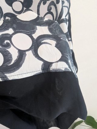 Vestido Benetton Preto e Branco Padrão Abstrato