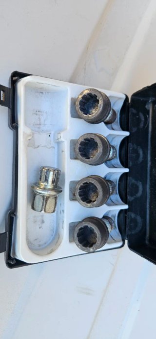 Tornillos Antirrobo llantas grupo VAG