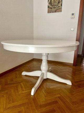 Mesa extensible redonda de comedor blanca