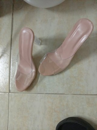 Tacones rosas transparentes