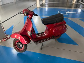 Vespa PK 125 Roja