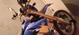 Moto Yamaha Enduro Azul/Blanca