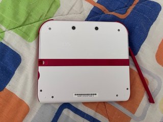 Nintendo 2DS Blanca y Roja con Juegos