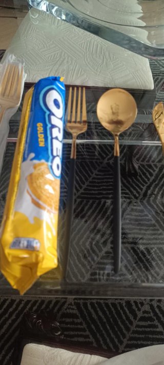 Cubertería dorada y negra para 6 personas