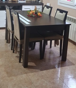 Mesa comedor extensible y 4 sillas