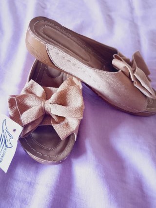 Zuecos WDKUN beige talla 40 nuevos