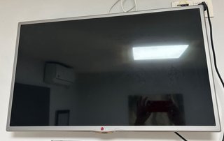 Televisión LG 32 Negra y Plateada