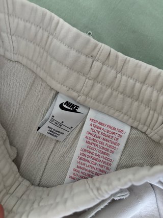 Pantalón chándal Nike beige