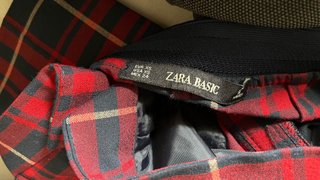 Pantalón de cuadros rojo y azul