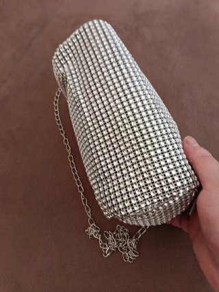 Bolso fiesta plateado con cadena