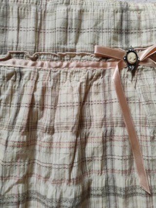 Falda de cuadros beige y rosa